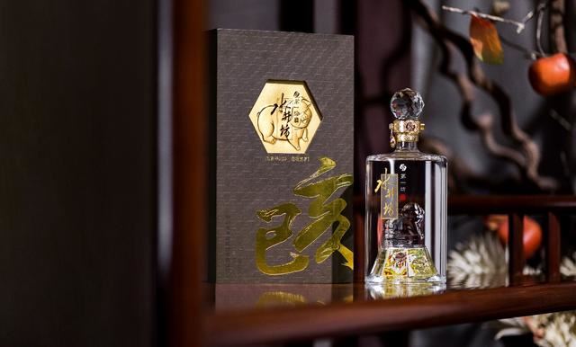 左手金狮，右手晶猪，水井坊联袂电商巨头玩转新春