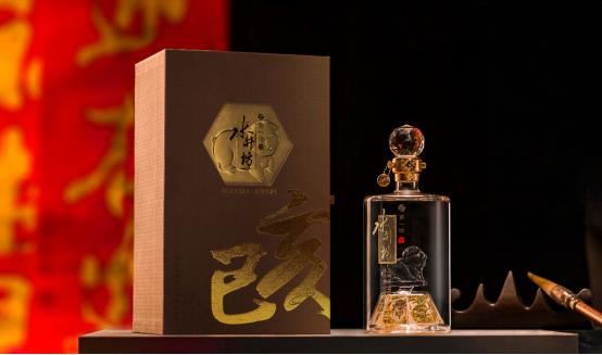 左手金狮，右手晶猪，水井坊联袂电商巨头玩转新春