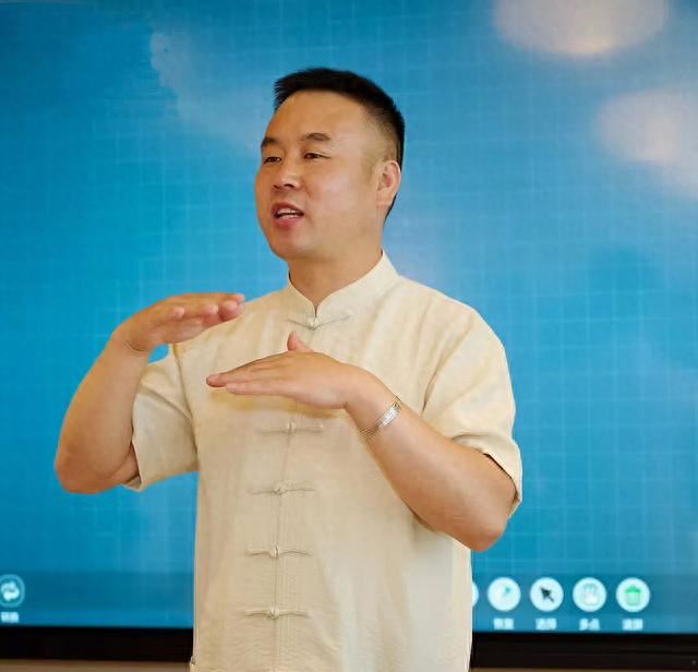 太原元真中医创始人杨旭飞
